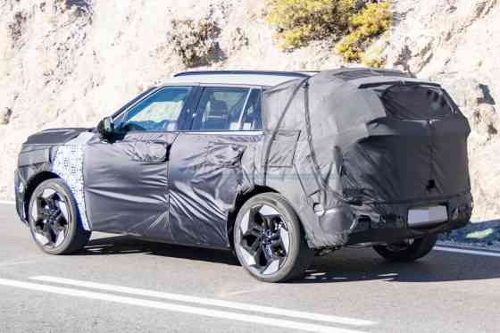 SPIED: Next-gen Hyundai Tucson spotted with retro aesthetics image