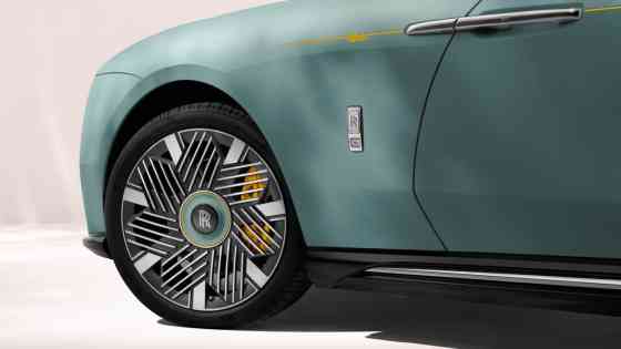 Bespoke features found in a Rolls Royce image