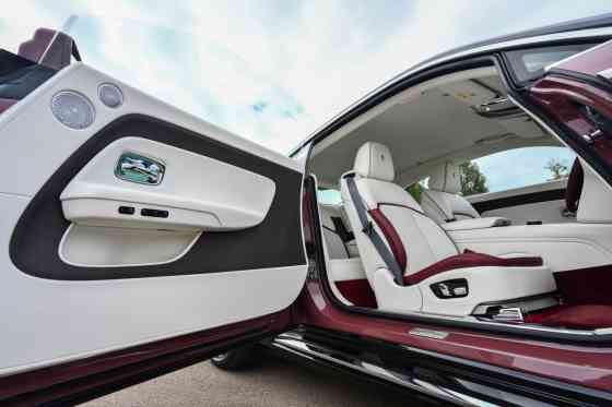 Bespoke features found in a Rolls Royce image