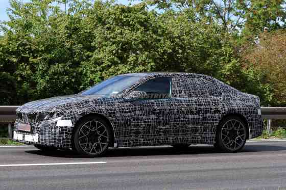 SPIED: Next-gen BMW 3 Series spotted with production lights image