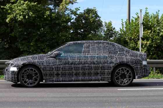 SPIED: Next-gen BMW 3 Series spotted with production lights image