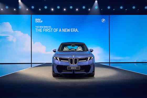 All-new 2026 iX3 debuts as BMW's first-ever Neue Klasse model image