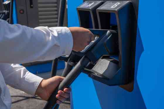 VinFast to boost Pinoy EV adoption with nationwide free charging offer image