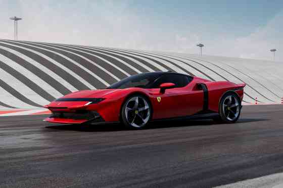 Arrivederci SF90: Ferrari brings back Testarossa name for twin-turbo V8 PHEV image