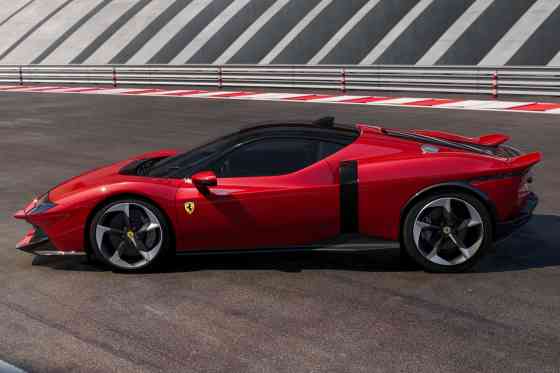 Arrivederci SF90: Ferrari brings back Testarossa name for twin-turbo V8 PHEV image