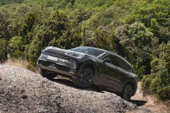 Porsche Cayenne Electric being tested under digital and real-world conditions image
