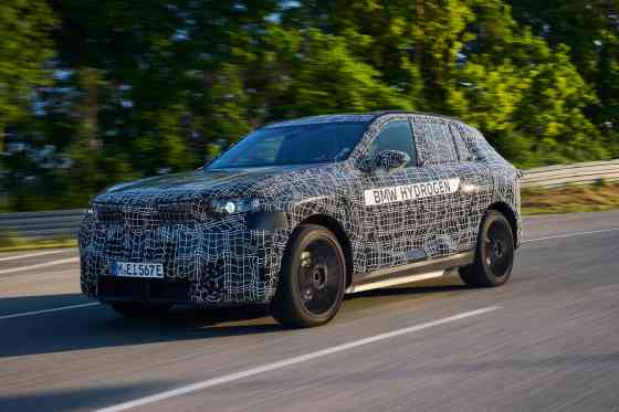 All-new BMW X5 to available with hydrogen fuel cell co-developed with Toyota image
