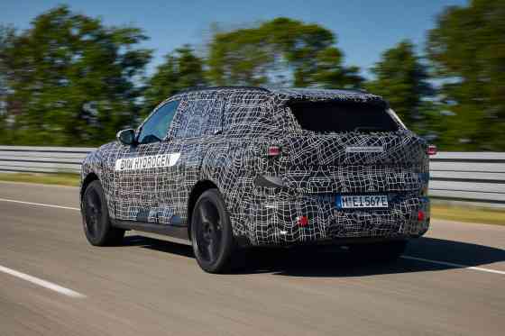 All-new BMW X5 to available with hydrogen fuel cell co-developed with Toyota image