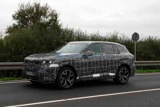 SPIED: Next-gen BMW X5 spotted anew with production lights image