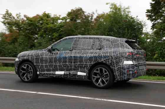 SPIED: Next-gen BMW X5 spotted anew with production lights image
