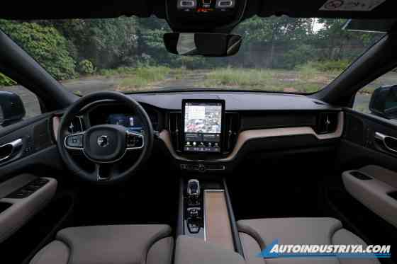 2025 Volvo XC60 T8 PHEV AWD image
