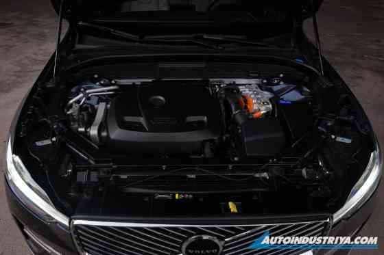 2025 Volvo XC60 T8 PHEV AWD image