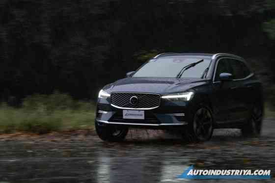 2025 Volvo XC60 T8 PHEV AWD image