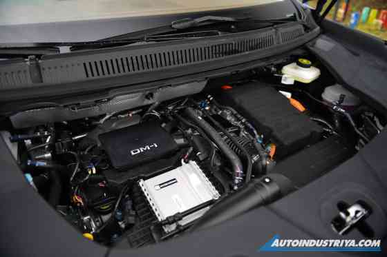 BYD eMAX9 DM-i image