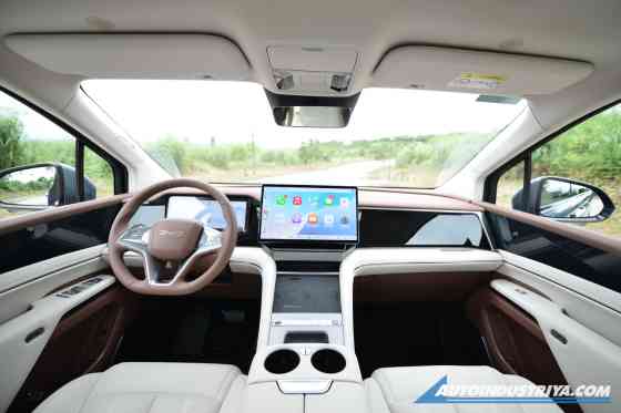 BYD eMAX9 DM-i image