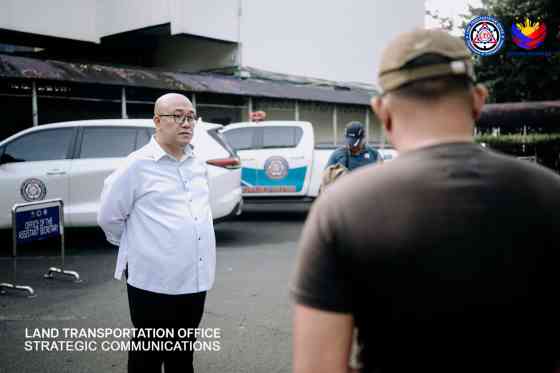 Driver impersonating to be a police, caught by LTO Chief image