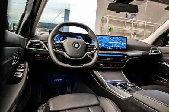 Limited-run BMW 318i Professional is yours for PHP 3.49 million image