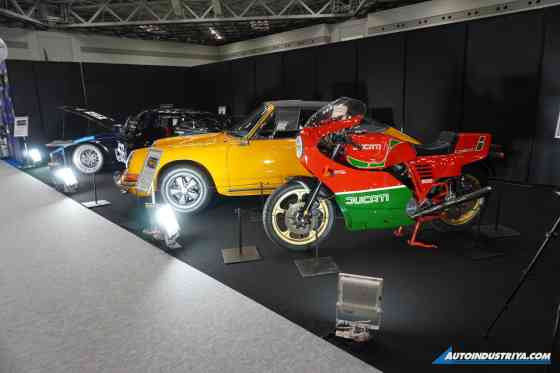 Supercar spotting at Tokyo Supercar Day image