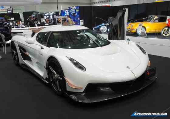 Supercar spotting at Tokyo Supercar Day image