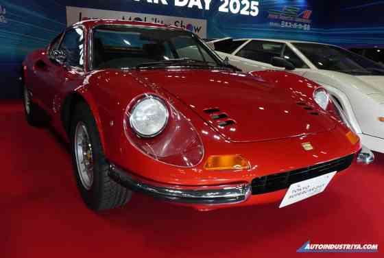 Supercar spotting at Tokyo Supercar Day image