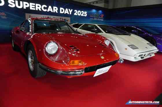 Supercar spotting at Tokyo Supercar Day image