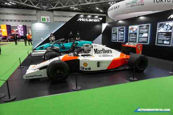 Supercar spotting at Tokyo Supercar Day image