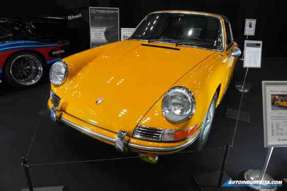 Supercar spotting at Tokyo Supercar Day image