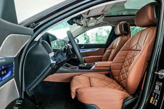 BMW 750e xDrive plug-in hybrid is yours for PHP 7.99M image