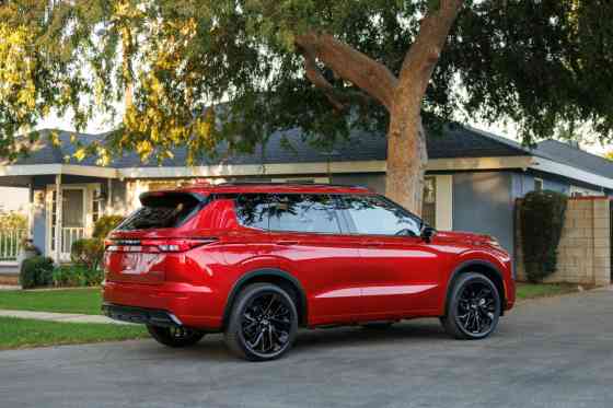 2026 Nissan Rogue PHEV goes twinning with Mitsubishi Outlander image