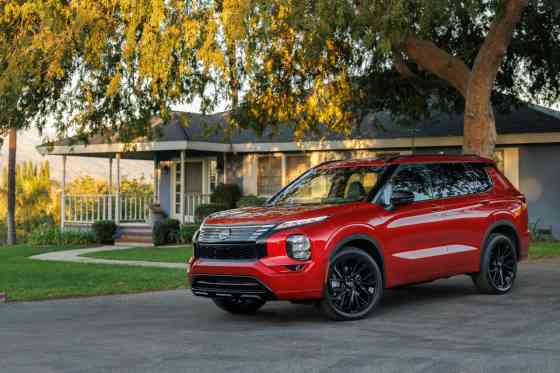 2026 Nissan Rogue PHEV goes twinning with Mitsubishi Outlander image