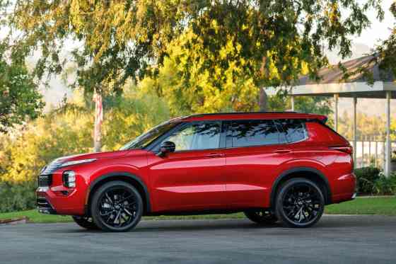 2026 Nissan Rogue PHEV goes twinning with Mitsubishi Outlander image