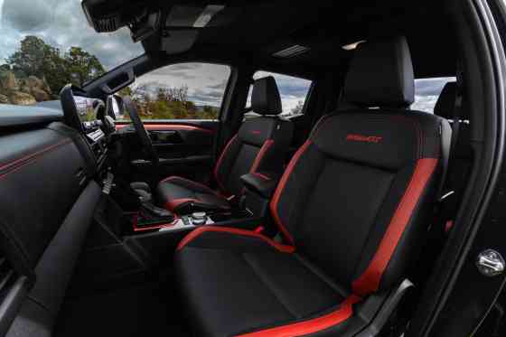 Nissan reveals new generation Navara pick-up for Australia image