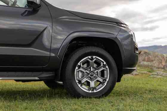 Nissan reveals new generation Navara pick-up for Australia image