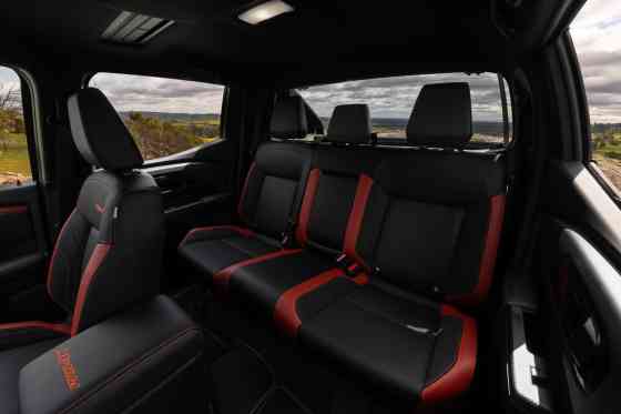 Nissan reveals new generation Navara pick-up for Australia image