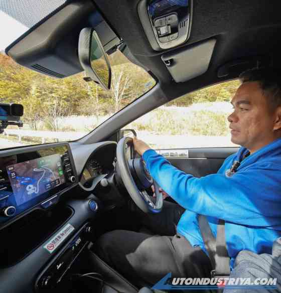 Initial Dreaming: Driving Akina and Akagi with a Toyota Yaris HEV image