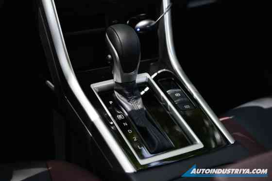 2026 Mitsubishi Xpander Cross (no text yet) image