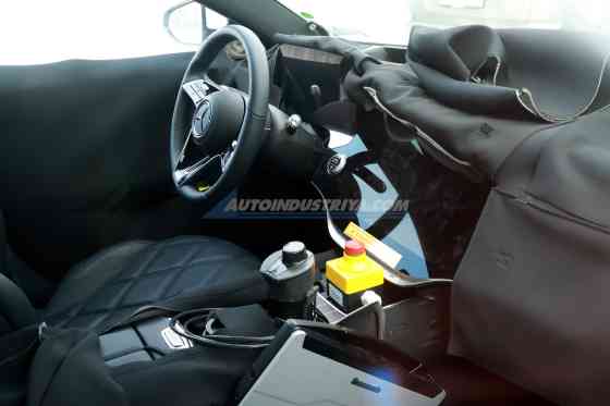 SPIED: 2026 Mercedes-Benz S-Class facelift dons gold camo livery image