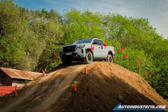 Nissan 4x4 Drive image