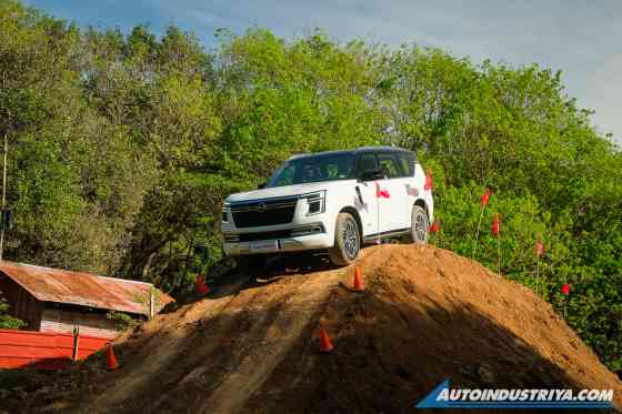 Nissan 4x4 Drive image