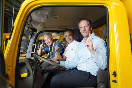 Foton PH turns over 45 commercial vehicles to DHL Summit Solutions Inc. image