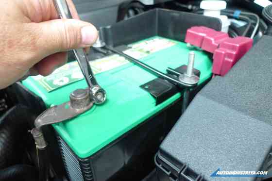 Holiday Break Car Care Tasks: Keeping Your Vehicle Road-Ready image