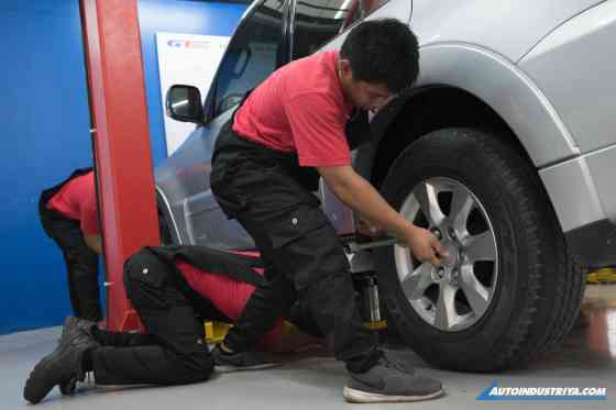 Holiday Break Car Care Tasks: Keeping Your Vehicle Road-Ready image