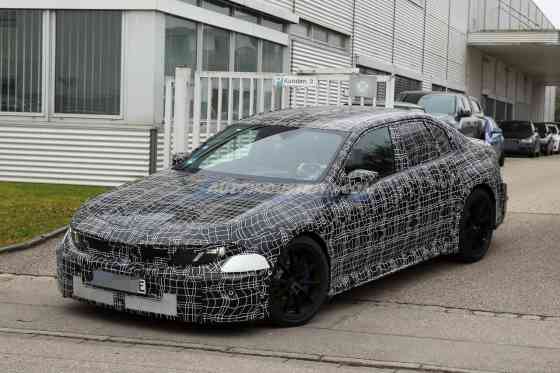 SPIED: All-new BMW M3 EV spotted with production lights image