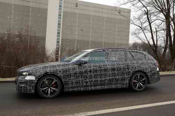 SPIED: BMW 5 Series Touring to get &ldquo;Neue Klasse&rdquo; facelift? image