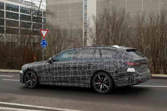 SPIED: BMW 5 Series Touring to get &ldquo;Neue Klasse&rdquo; facelift? image