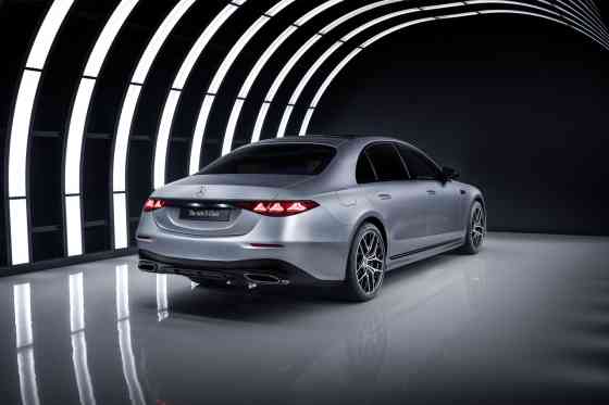 2026 S-Class: Mercedes-Benz refines its flagship luxury saloon image