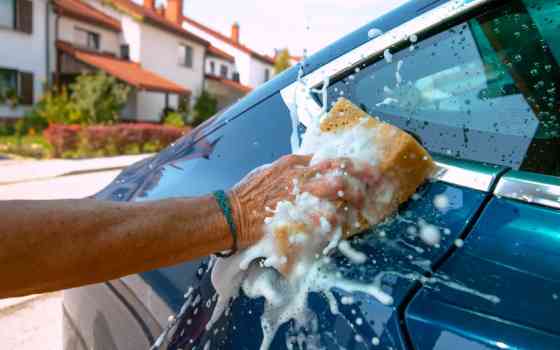 DIY Car Wash: How to avoid damaging your precious car's paint image
