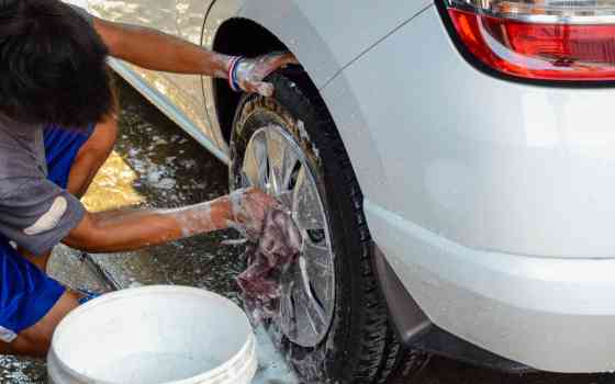 DIY Car Wash: How to avoid damaging your precious car's paint image