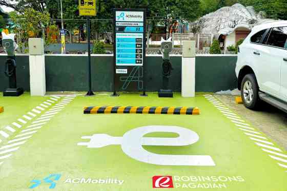 ACMobility, Robinsons Malls partner up to expand EV charging in PH image