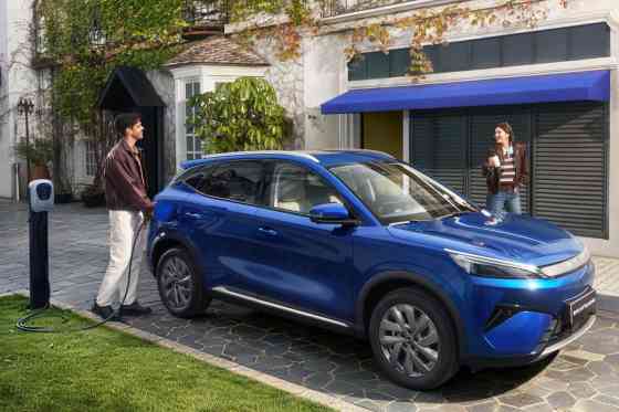 BYD updates Atto 3 with AWD, 800V system, and more power image